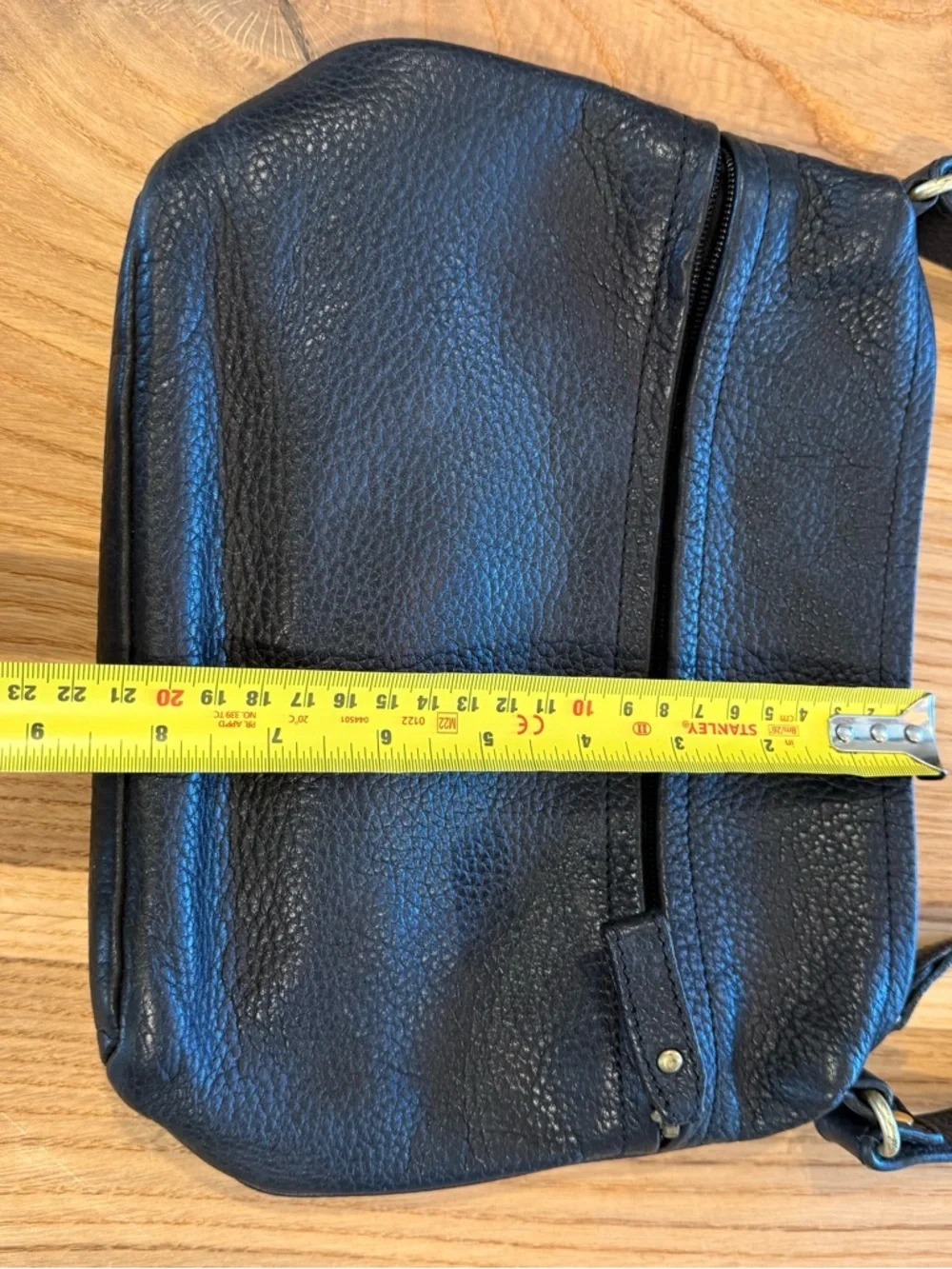 Liz Claiborne Black Pebbled Leather Crossbody Bag - Picture 6 of 6